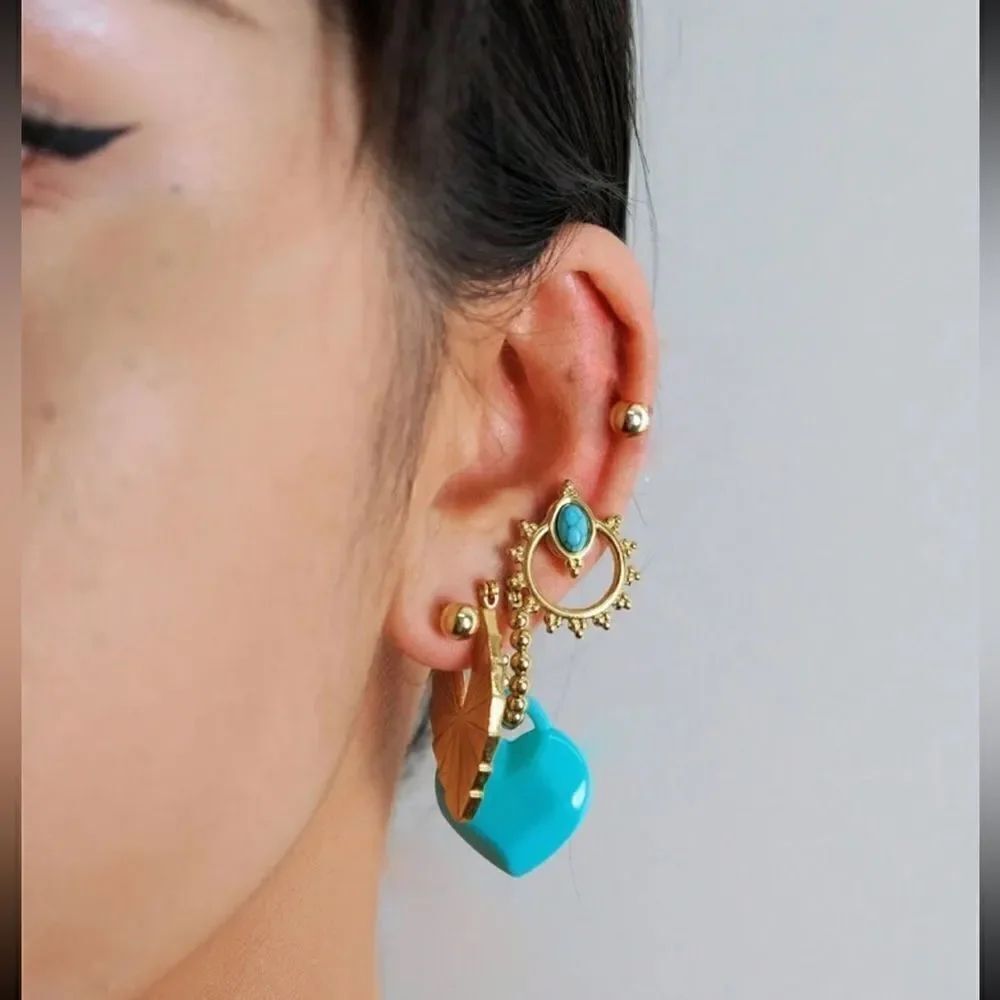Vintage style stud earrings A892
